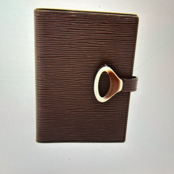 Vintage Louis Vuitton Moka Brown Epi
Leather Agenda Cover PM
Condition: Great - Picture 1 of 16